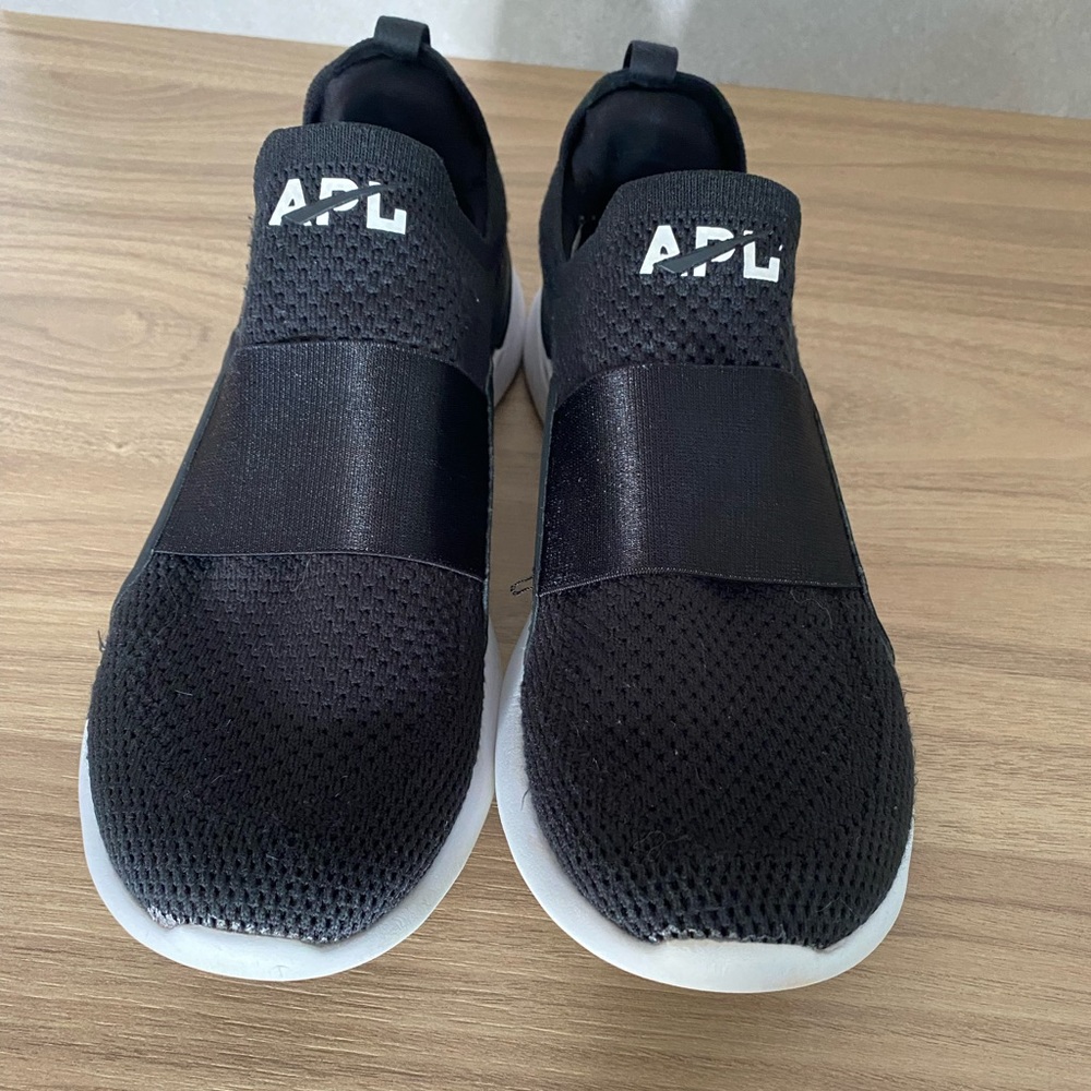 APL Women's TechLoom Bliss sneakers size 8